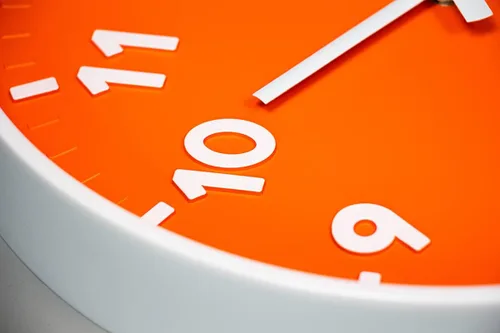 Miniatura 9 de JENLYSTIME Reloj de pared moderno con número 3D de 12 pulgadas para interiores y exteriores, esfera redonda brillante y colorida, cuarzo silencioso