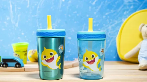 Miniatura 14 de Zak Designs Baby Shark Kelso - Juego de vasos con tapa de rosca a prueba de fugas con pajilla, paquete para niños, incluye vasos de plástico y acero