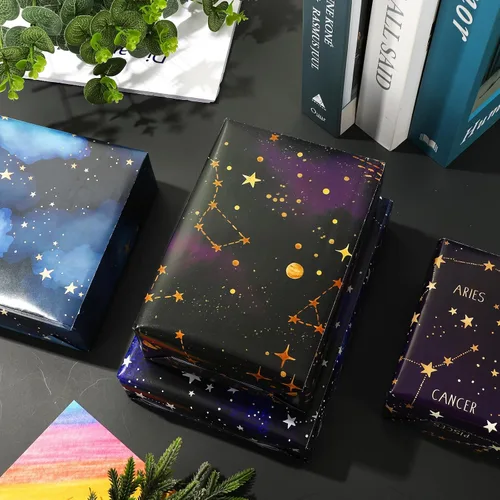 Miniatura 5 de 12 hojas de papel de regalo de galaxia, no enrollado, papel de regalo de constelación de cielo estrellado azul y morado, plegado plano