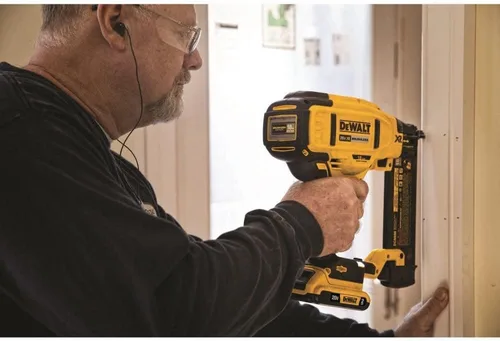 Miniatura 3 de Pistola de clavos neumática DeWalt DCN680B 20V MAX XR calibre 18 (solo herramienta)