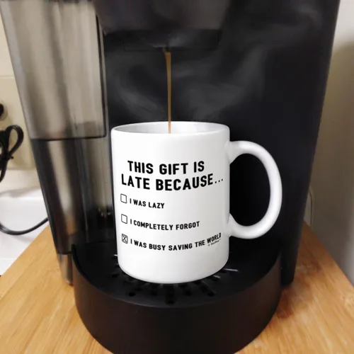 Miniatura 5 de Happy Late Birthday Gifts This Gift is Late Because I Was Saving World Divertido regalo tardío de 11 oz taza de café de cerámica con asa