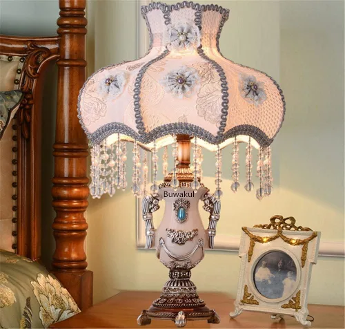 Lámpara de mesa clásica Tiffany estilo europeo, lámpara de noche de tela retro hecha a mano, estilo victoriano, estilo victoriano, lámpara de resina