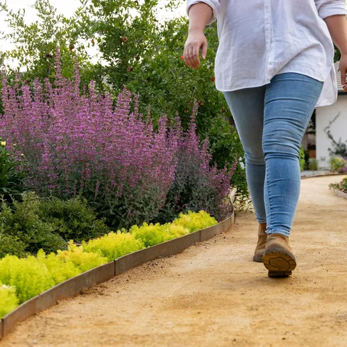 Miniatura 4 de Edge Right - Borde de acero para jardines con martillo - Tiras de 48" - Profundidad de 6" con parte superior redondeada de 1/4" de acero COR-Ten