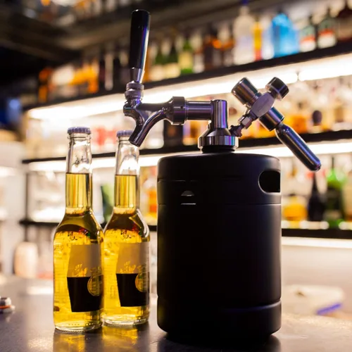 Miniatura 2 de TMCRAFT Sistema de grifo Growler de 64 onzas, mini barril de acero inoxidable presurizado con chaqueta enfriadora, sistema dispensador portátil