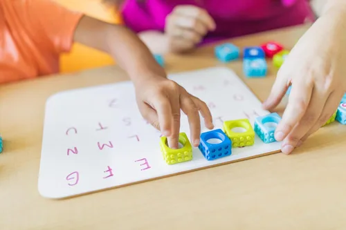 Miniatura 7 de Educational Insights Alphabet BubbleBrix - Juguetes sensoriales de aprendizaje del alfabeto, manipuladores de alfabetización para preescolares