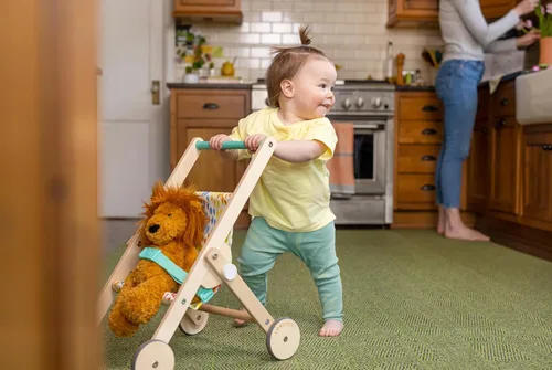 Miniatura 4 de LOVEVERY The Buddy Stroller Cochecito de muñeca de juguete de madera para juego de simulación, a partir de 12 meses