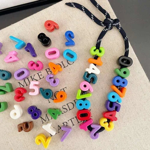 Ornazy 200 cuentas espaciadoras de números aleatorias del 0 al 9, adornos acrílicos opacos con agujero, cuentas de números 3D coloridos para hacer