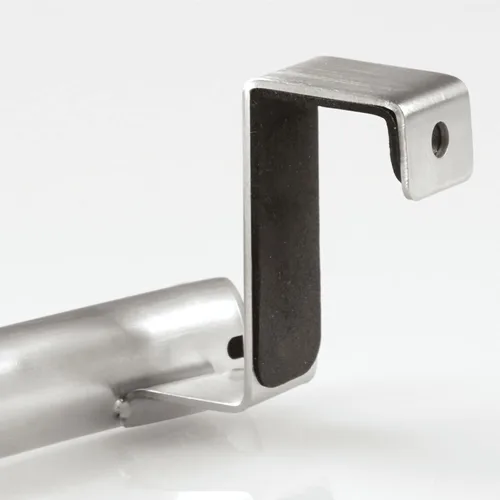 Miniatura 6 de mDesign Barra Curva de Toallas sobre Puerta de Acero, Colgador para Armario o Mueble, Soporte para Cocina, Baño - Sostiene Toallas de Mano/Platos
