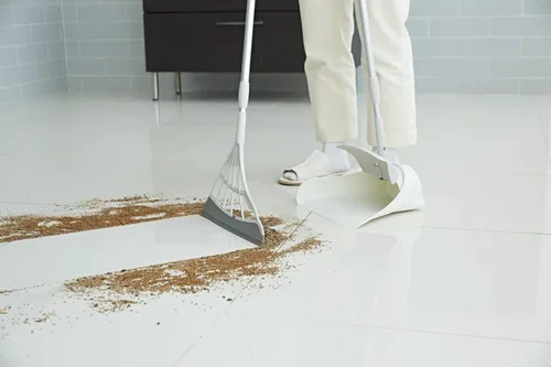 Miniatura 2 de Juego de escoba y recogedor Broombi - Escoba y escobilla de silicona para todas las superficies para limpieza interior - Barre vidrio, polvo, Negro