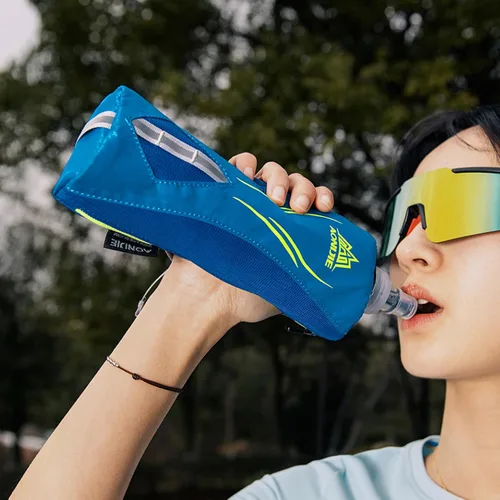 Miniatura 8 de TRIWONDER Botella de agua de mano para correr, Quick Grip Chill Botella de agua suave de mano de 17 onzas con correa de mano, paquete de Botella