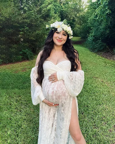 Miniatura 8 de Saslax Vestido de maternidad de encaje elástico suave con hombros descubiertos y doble abertura en línea A para sesión de fotos