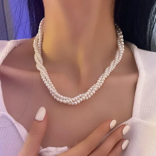 Octwine Gargantilla corta de 3 niveles con inicial de perlas simples hechas a mano, cadena ajustable, collar de plata minimalista para mujeres y