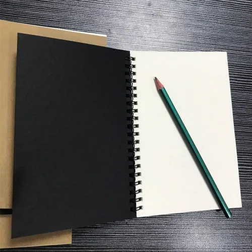 Miniatura 6 de ZAYOIZY Cuaderno de bocetos en espiral sin forro, de papel de estraza para dibujar a lápiz, garabatos, bocetos, cubierta negra, página