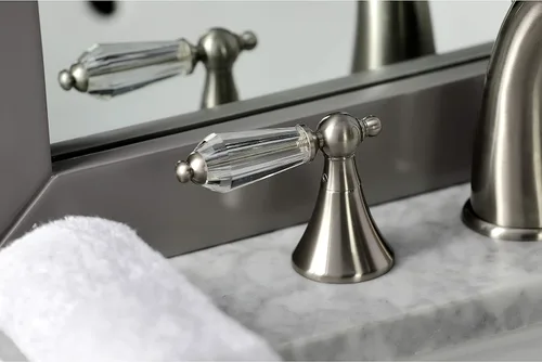Miniatura 3 de Kingston Brass KS2978WLL Grifo de lavabo generalizado con manija de palanca de cristal, 5-1/2 pulgadas en alcance de la boquilla, níquel cepillado