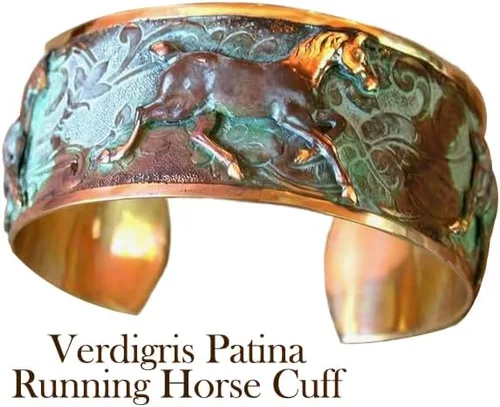 Miniatura 2 de Elaine Coyne Collectible Artwear Verdigris Patina - Pulsera contemporánea con diseño de caballo para correr, fabricada en Estados Unidos, Latón, Sin