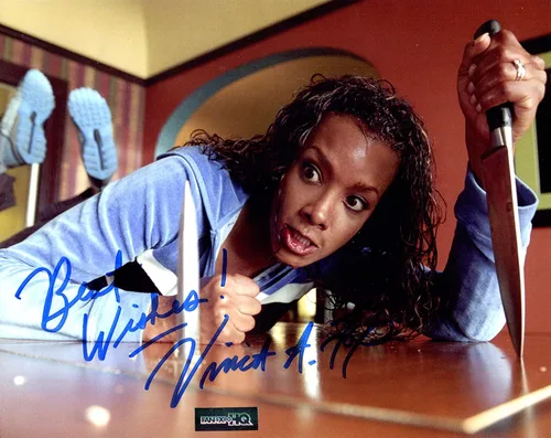 Vivica A. Fox Firmado / Autografiado Kill Bill 8x10 foto brillante retratando Vernita Green Copperhead. Incluye Certificado de Autenticidad y Prueba