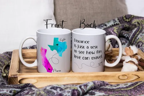 Miniatura 5 de Taza de café personalizada de larga distancia, tazas personalizadas con cita de mejores amigos, Estados con corazones sobre ciudades, añade nombres
