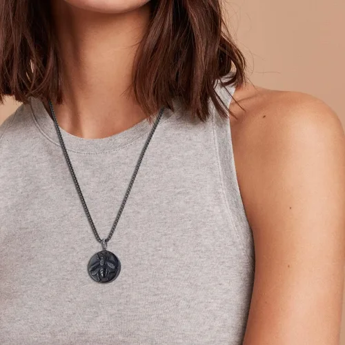 Miniatura 3 de COAI - Collar con colgante de abeja de piedra obsidiana