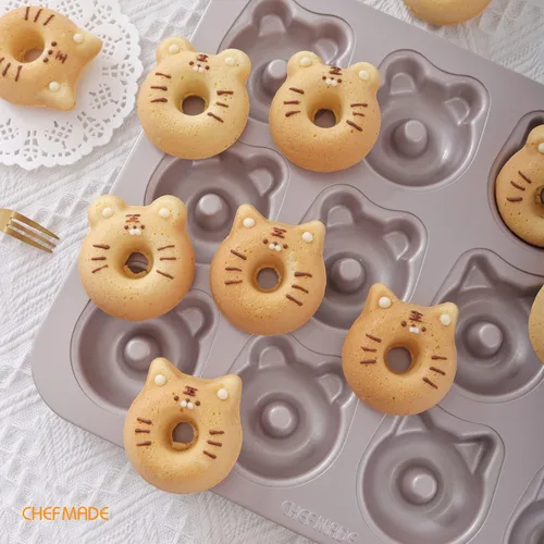 Miniatura 7 de CHEFMADE Molde de donas para tartas, 12 cavidades antiadherentes en forma de oso para hornear al horno (dorado champán)