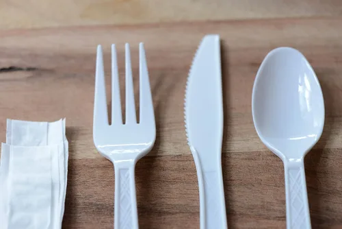 Miniatura 3 de Juego de cubiertos desechables de plástico blanco envueltos individualmente, juego de cubiertos de plástico resistente, tenedor, cuchara, cuchillo