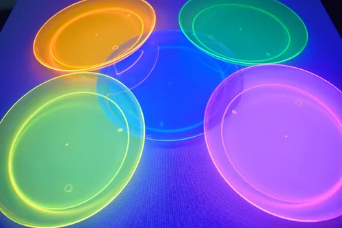 Miniatura 3 de DIRECTGLOW LLC Platos de fiesta reactivos Blacklight (20, 10.25 pulgadas)