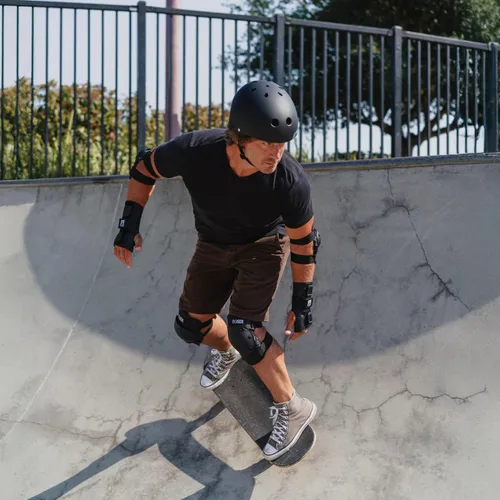Miniatura 4 de Casco Multideporte Triple Certificado 80Six - Ideal para Bicicleta, Monopatín, Patineta, Patines en Línea y Patinaje en Línea NEGRO MATE