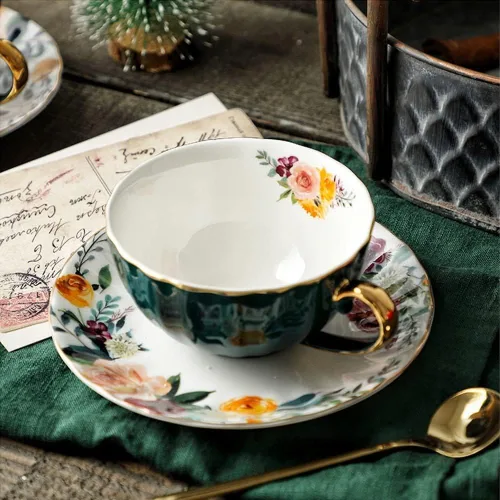 ONEUSTAR Juego de taza de té y platillo para 1 taza de té floral de porcelana de hueso con cuchara, taza de café de 8 onzas, taza de capuchino latte
