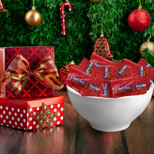 Miniatura 2 de Giros clásicos de regaliz de fresa – Caramelo rojo masticable suave envuelto individualmente – Bolsa a granel de 2 libras (≈ 88 piezas) – Perfecto