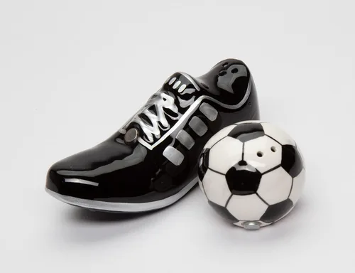 Miniatura 3 de CG - Zapatos de fútbol magnéticos con salero y pimentero, negro, 4 1/2 pulgadas x 1 3/4 pulgadas x 3 pulgadas de alto (SS-CG-10466)