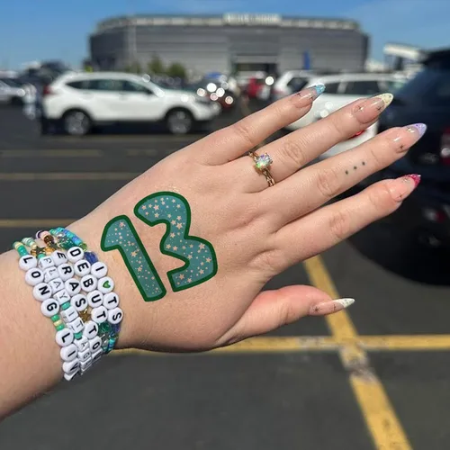 Miniatura 6 de 24 tatuajes que brillan en la oscuridad, 13 tatuajes temporales, 13 tatuajes temporales, tatuajes temporales de estrellas, accesorios de concierto