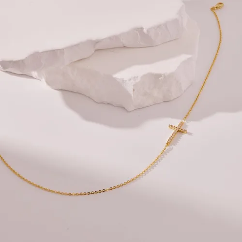 Miniatura 35 de Collar de cruz para mujeres y niñas, delicado chapado en oro de 14 quilates, gargantilla con dije de cruz que no se deslustra, impermeable, moderno