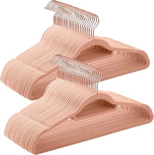 SONGMICS UCRF21PK50 - Juego de 50 perchas de terciopelo con gancho giratorio de oro rosa, antideslizantes y ahorran espacio, 0.2 pulgadas de grosor,
