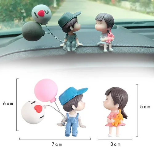 Miniatura 7 de Lindo adorno de coche con diseño de pareja de caricaturas, decoración de tablero de automóvil, figuras de pareja besando, adornos de globos (B)