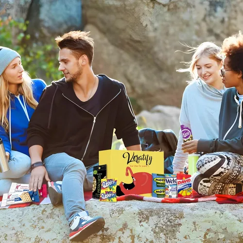 Miniatura 5 de Caja de aperitivos variada, cesta de regalo de surtido (84 unidades) Paquete de regalo variado perfecto para hombres, mujeres, adultos, oficina