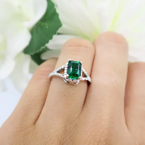 Miniatura 8 de Dazzlingrock Collection 7x5mm Emerald Cut Lab Created Emerald & Round White Diamond Halo Split Shank Engagement Ring for Women in 925 Sterling Silver