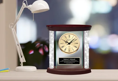 Miniatura 3 de AllGiftFrames Reloj de mesa con placa grabada negra con diamantes de oro, bisel de oro, bisel de lujo, base de madera, reloj con base de madera