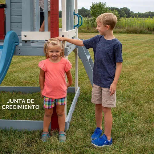 Miniatura 6 de Backyard Discovery Beacon Heights - Casa de juegos elevada de madera de cedro para niños con tobogán ondulado, cocina de juegos, cubierta