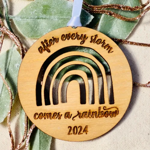 Miniatura 2 de After Every Storm Comes A Rainbow Ornament 2024 con fecha - Año Nuevo Superando desafíos - Regalo de bebé arcoíris - Nuevos padres - Estilo rústico