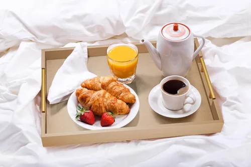 Miniatura 7 de ATZYmolin - Bandeja de servicio de madera de 17" x 12" con asas de metal dorado pulido, bandeja decorativa de madera rectangular para el hogar, Oro