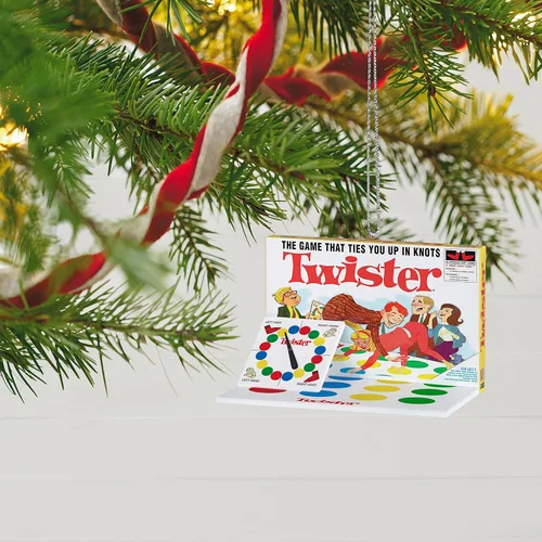 Miniatura 6 de Hallmark Keepsake Adorno navideño 2021, noche de juegos familiares Hasbro Twister Hasbro Twister Family Game Night