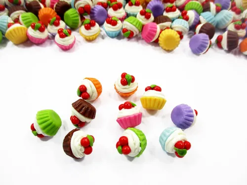 Miniatura 2 de Casa De Muñecas Miniatura Alimentos de Lot 100 Mixed Cupcakes Cherry parte superior Wholesale 6322 Bulk clay bakery food prop, loose tiny swirled