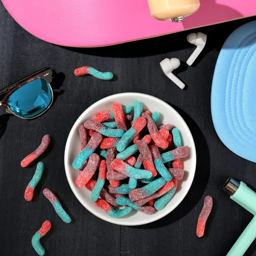 Miniatura 5 de Trolli - Gomitas Sour Brite Crawlers, sabor frutos rojos, caramelos de gusano de goma agridulce, bolsa a granel de 5 libras
