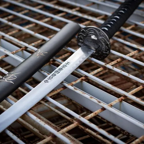 Miniatura 4 de MASTER USA - Espada Katana tallada a mano con código Samurai Bushido en vaina, acero 1045, 41.5 pulgadas en total, incluye soporte de exhibición