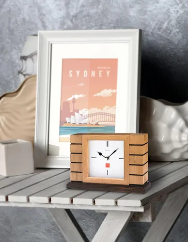 Miniatura 2 de Bulova B1659 Usonian II Frank Lloyd Wright - Reloj de repisa, acabado natural con base de manchas de nogal