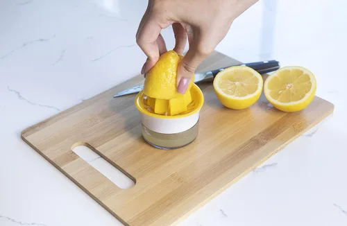 Miniatura 9 de Joie Kitchen Gadgets Joie Squeeze and Pour Juicer Escariador, 10 cucharaditas, amarillo