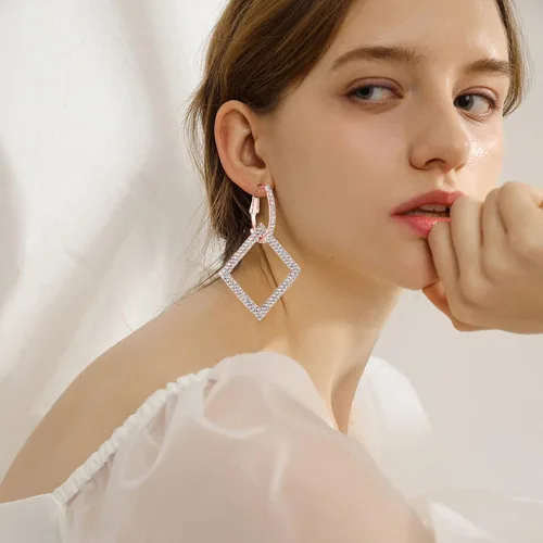 Miniatura 7 de KISZU Aretes de aro dorados plateados para mujer, delicados aretes colgantes cuadrados de diamantes de imitación de cristal para niñas, juego