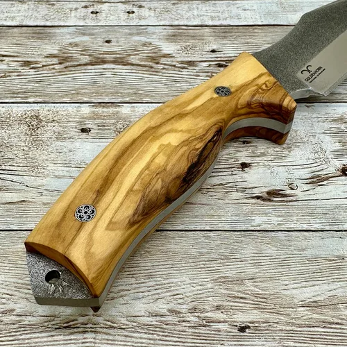 Miniatura 4 de CUCHILLO DE CAZA CON FUNDA, CUCHILLO DE CAZA CON MANGO DE OLIVA, CUCHILLA DE ACERO N690, FUNDA DE CUERO ORIGINAL Y VARILLA FERRO