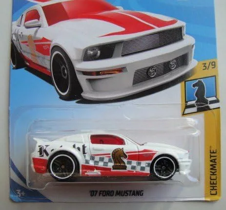 Miniatura 2 de Hot Wheels Checkmate 3/9, blanco '07 Ford Mustang 289/365 Caballero Check Pice
