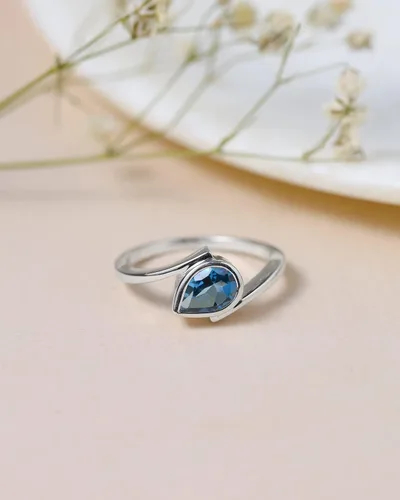 Miniatura 2 de YoTreasure Anillo solitario moderno en forma de pera de topacio azul Londres 925 joyería de plata esterlina