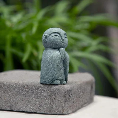 Miniatura 3 de livelyfish Mini estatua de monje japonés de Buda Feng Shui, estatuas de monje rezando, esculturas de piedra arenisca para pecera, acuario